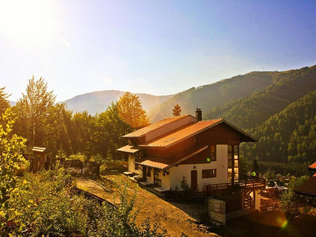 Casa Ferica Villa Азуга Екстериор снимка